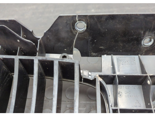 Решетка радиатора  BMW 7 E65 2001-2008          51137037727, 7037727