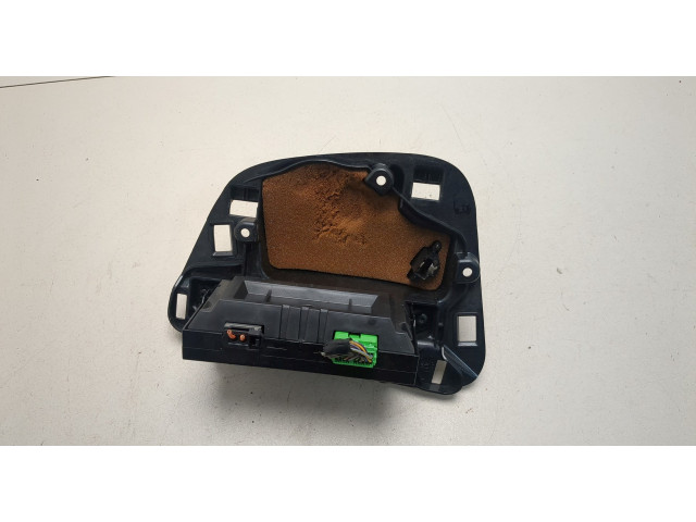 Дисплей бортового компьютера  Volvo XC60 2008-2017        