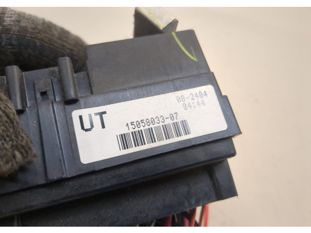 Блок предохранителей  Cadillac Escalade 2 2000-2006      15058033   