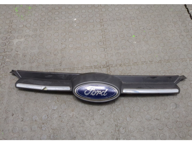 Решетка радиатора  Ford Focus 3 2011-2015          