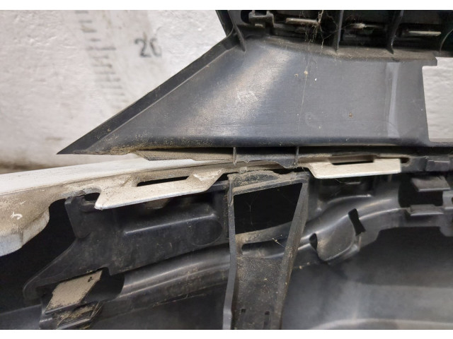 Решетка радиатора  Volkswagen Tiguan 2011-2018          5N0853651H