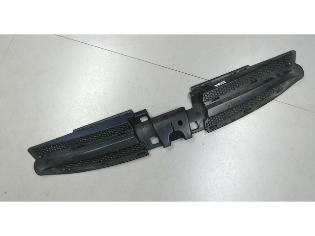 Решетка радиатора  Peugeot Partner 2002-2008          1.6 