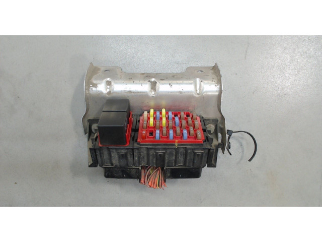 Pojistková skříňka Tesla S