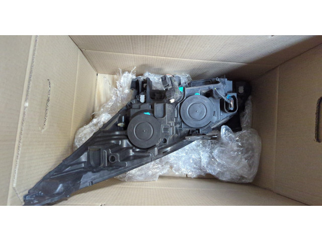 Фара передняя  Peugeot 3008 2009-2016 правая 