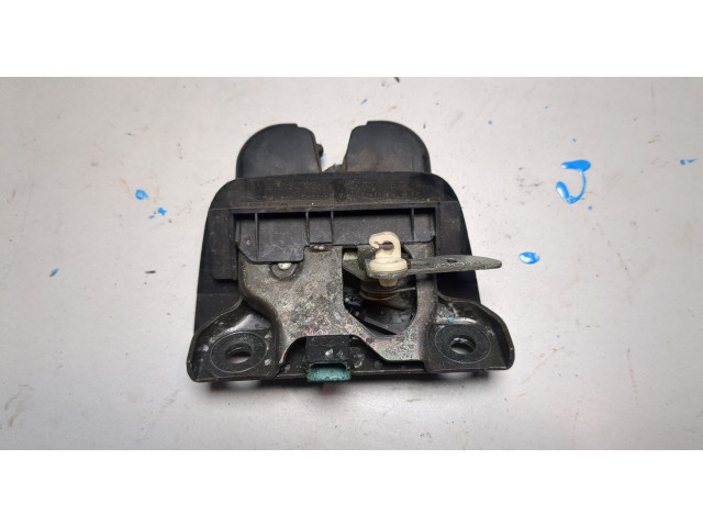 Замок багажника  Audi A4 (B6) 2000-2006       