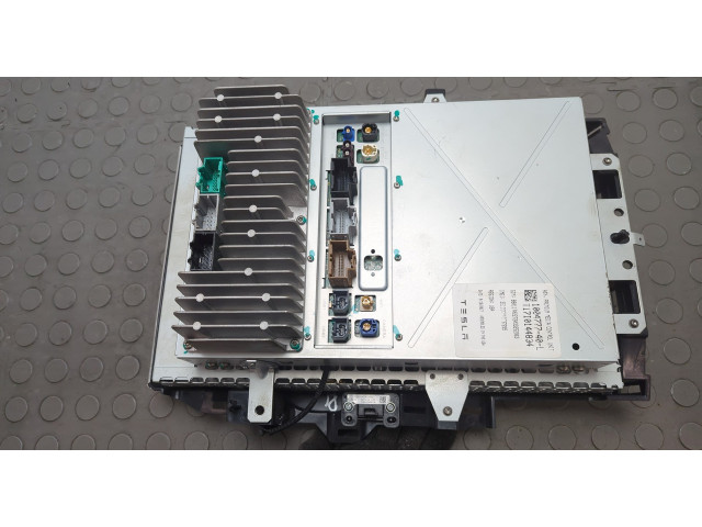 Дисплей мультимедиа Tesla Model S