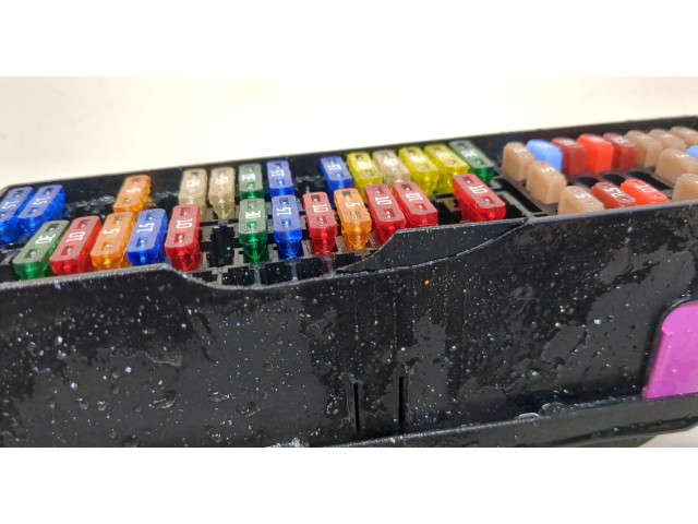 Блок предохранителей Skoda Fabia 2007-2014