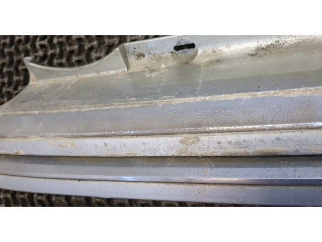 Решетка радиатора  Peugeot 605         3 