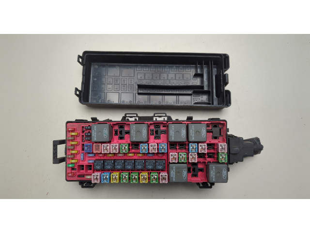 Блок предохранителей  Lincoln Navigator 2006-2014         