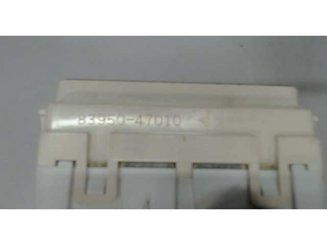 Дисплей бортового компьютера  Toyota Prius 2003-2009 8395047010        