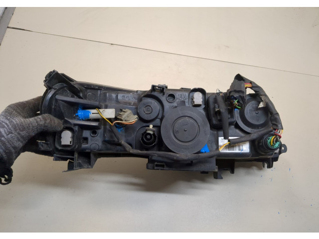 Фара передняя  Volvo V70 2001-2008 левая 