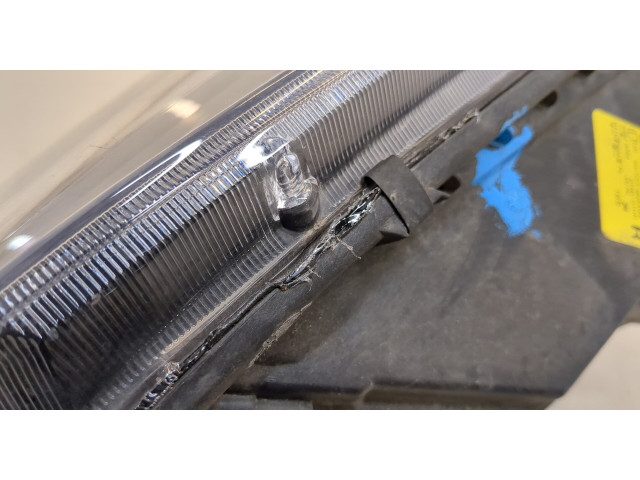 Фара передняя  Skoda Yeti 2013-2018 правая 