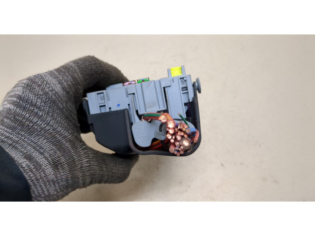 Блок предохранителей  Chevrolet Orlando 2011-2015      13222786   