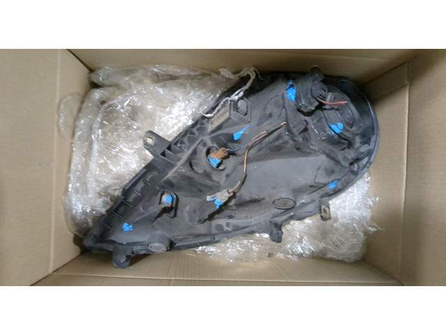 Фара передняя Renault Trafic 2001-2014 правая