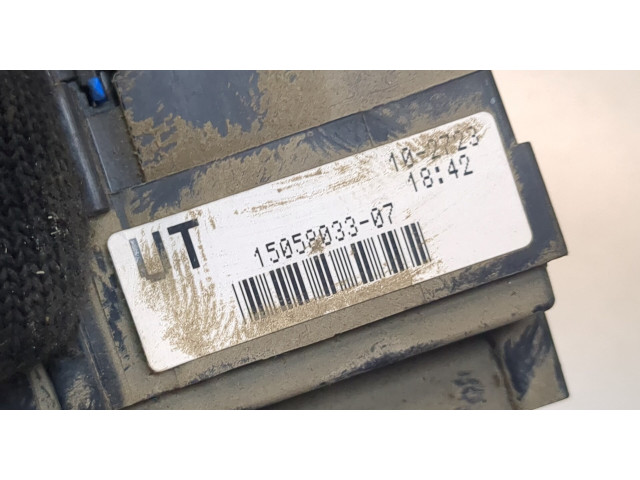 Блок предохранителей Hummer H2 15058033, 15266954 6