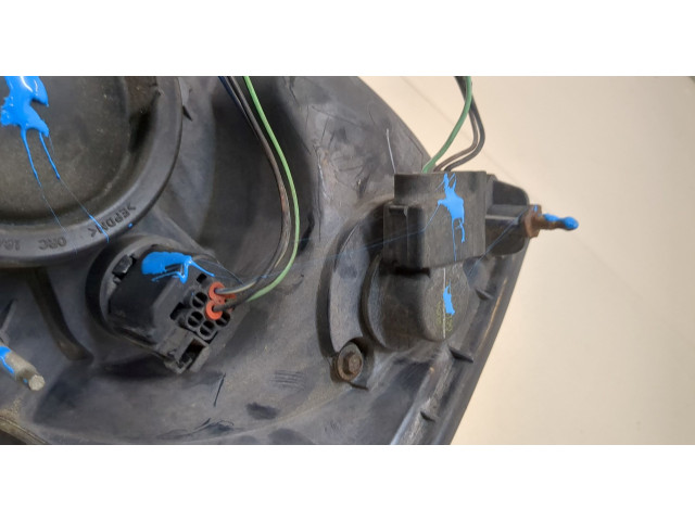 Фара передняя Ford Expedition 2002-2006 левая