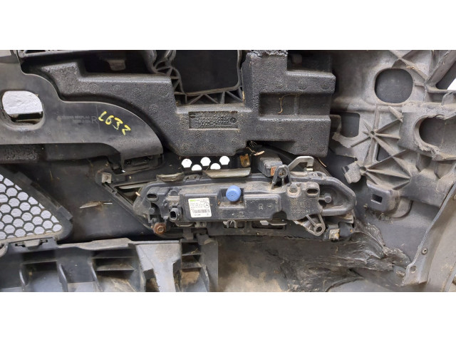 Бампер  Mercedes C W204 2006-2015 передний   A2048856138