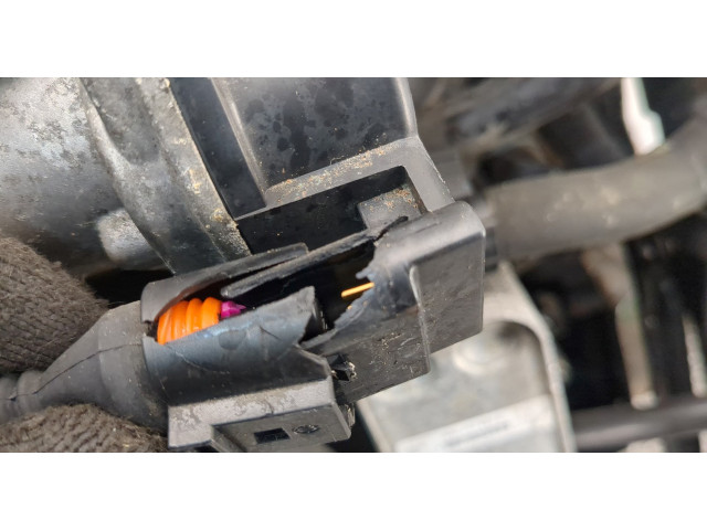 Форсунка топливная Volkswagen Golf Plus 03L130277S