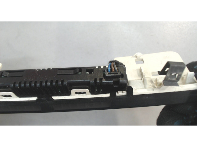 Дисплей бортового компьютера  Volkswagen Touareg 2002-2007 7L6919473        