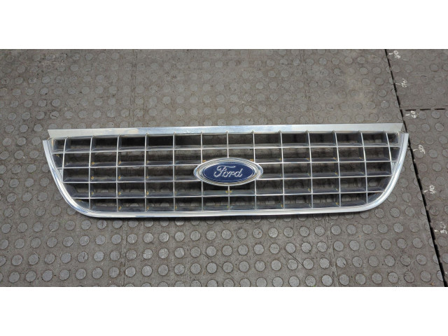 Решетка радиатора  Ford Explorer 2001-2006          