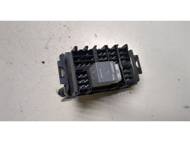 Блок предохранителей  Chevrolet Tahoe 1999-2006      15770994   