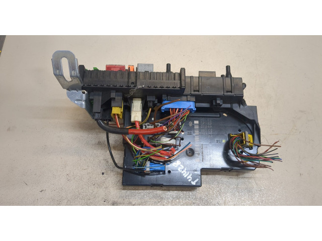 Блок предохранителей  Mercedes C W204 2007-2013           2.1