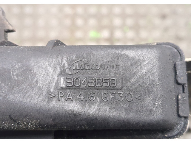 Интеркулер  Jeep Liberty 2002-2006 2.5      