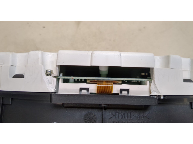 Панель приборов  Volvo C30 2010-2013       30733375     