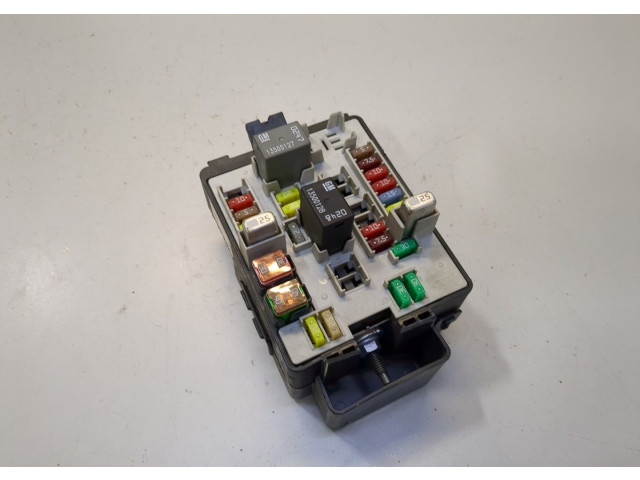 Блок предохранителей  Chevrolet Camaro 2009-2013      13676641    3.6