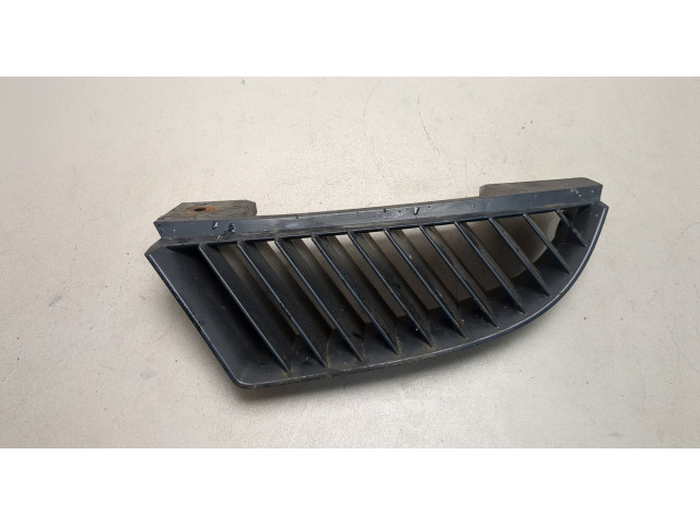 Решетка радиатора Mitsubishi Colt 2002-2012 MN127773