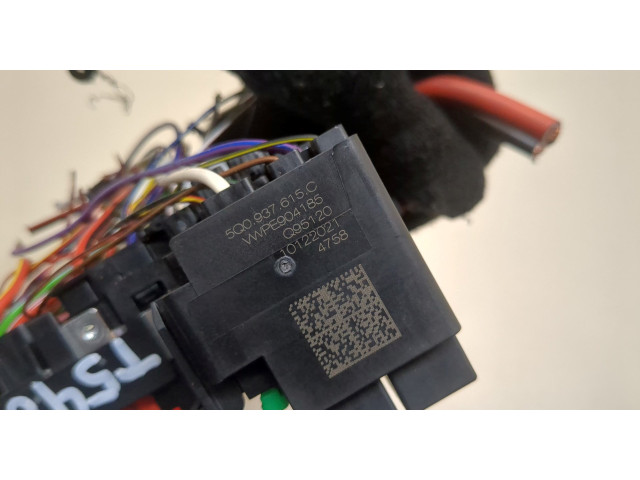 Блок предохранителей  Volkswagen Tiguan 2020-      5Q0937615C   