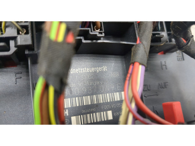 Блок предохранителей Volkswagen Caddy 2004-2010 8C0937049E