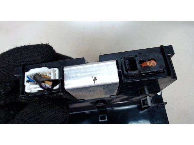 Дисплей бортового компьютера  Volvo V50 2007-2012 31268055        