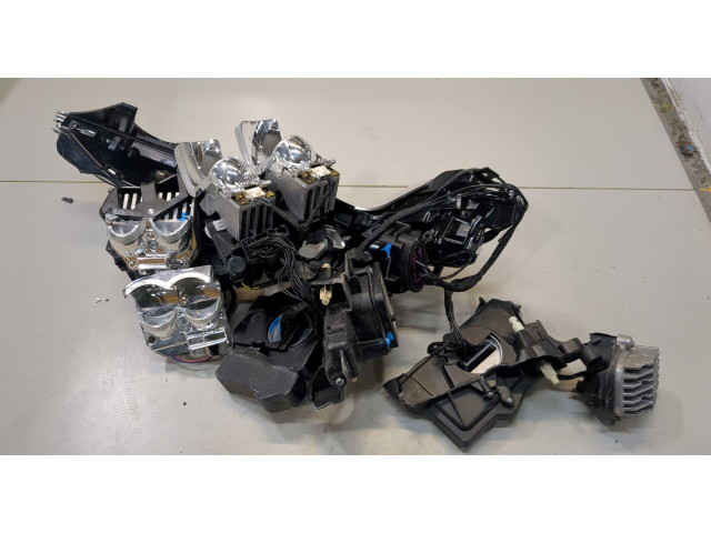 Фара передняя Volvo S90 2016-2020 правая