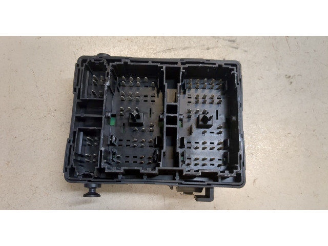 Блок предохранителей  Chevrolet Tahoe 2006-2014      15925043   