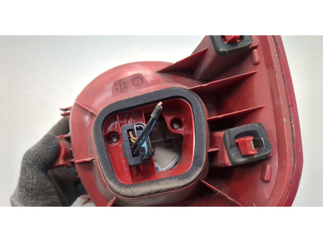 Задний фонарь          