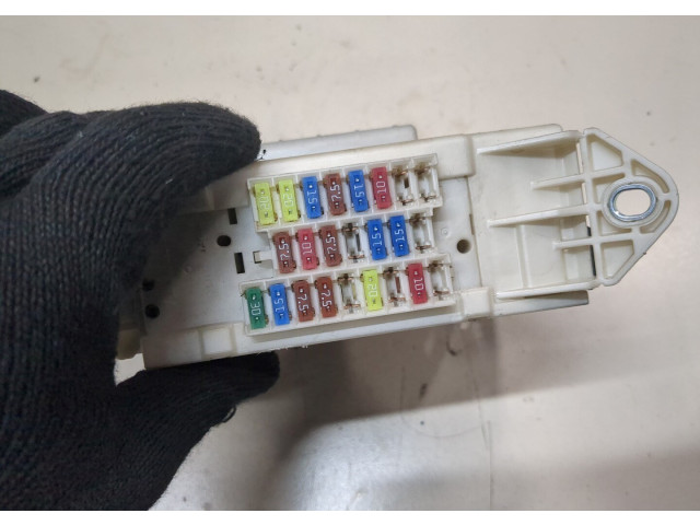Блок предохранителей Lexus IS 2005-2013 8273053120, 8273053020 2.2