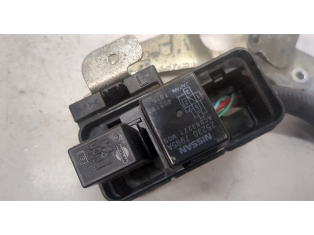 Блок реле  Infiniti Q50 2013-2017          2.1