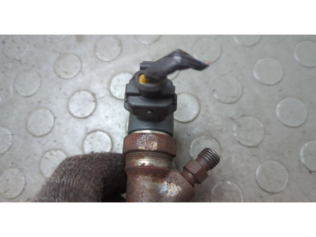 Форсунка топливная  Jeep Liberty 2001-2007    5066820AA, 0445110059     