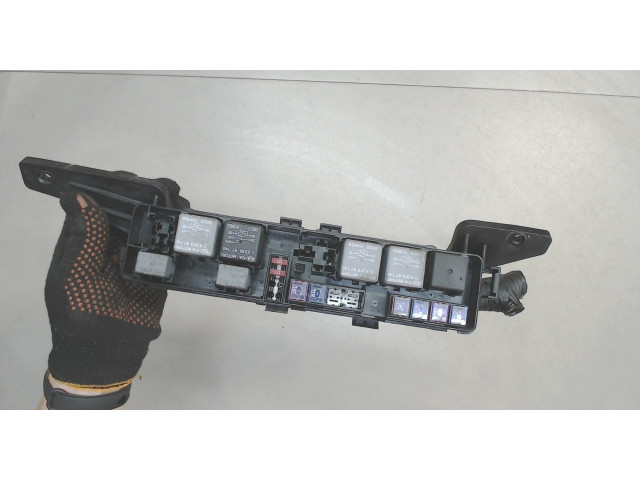 Блок предохранителей  KIA Carnival 2006-2014          2.9