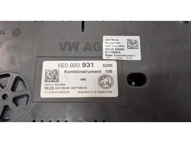 Панель приборов Skoda Octavia (A7) 2013-2023 5E0920931