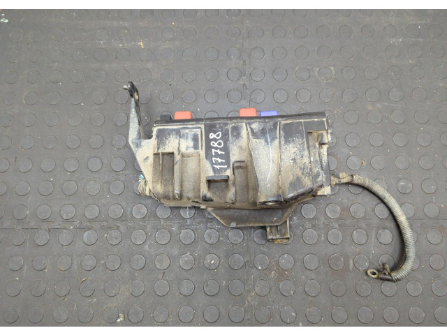 Блок предохранителей  Toyota Tundra 2000-2006      827410C010   