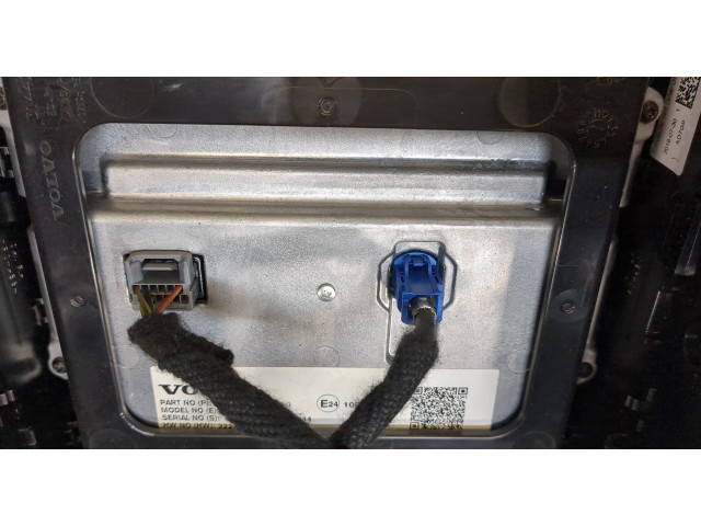 Дисплей мультимедиа  Volvo XC40        