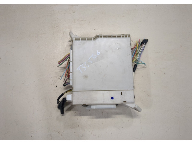 Блок предохранителей  Lexus IS 2005-2013      827053050    2.2