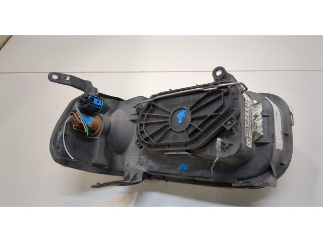 Фара передняя  Ford Escape 2001-2006 правая 