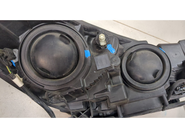 Фара передняя  Ford Escape 2015-2019 левая 