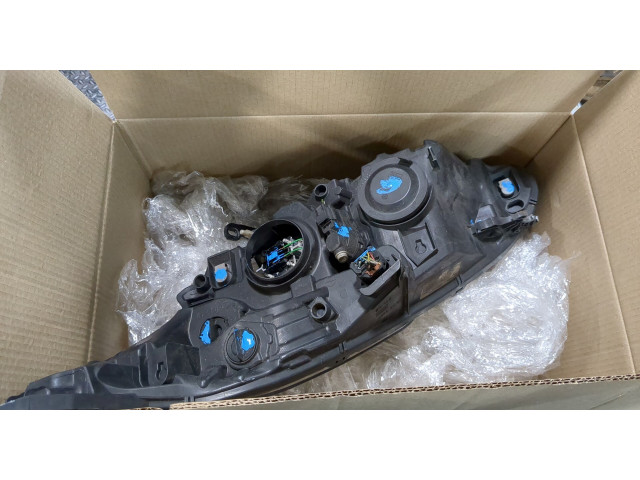 Фара передняя Peugeot 208 2012-2019 правая