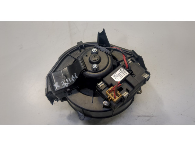 Моторчик печки  Audi A6 (C6) Allroad 2006-2012 4F0820020A       4F0820020A   