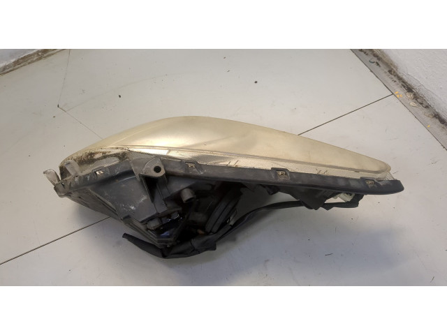 Фара передняя Toyota Yaris 2005-2011 правая