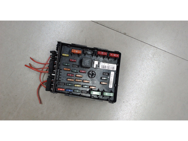 Блок предохранителей Audi Q3 2011-2014